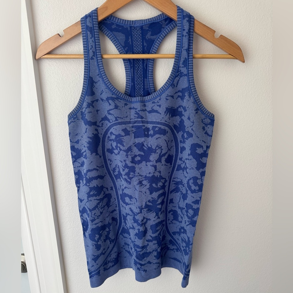 • Lululemon • Women’s Swiftly Tank Size 6